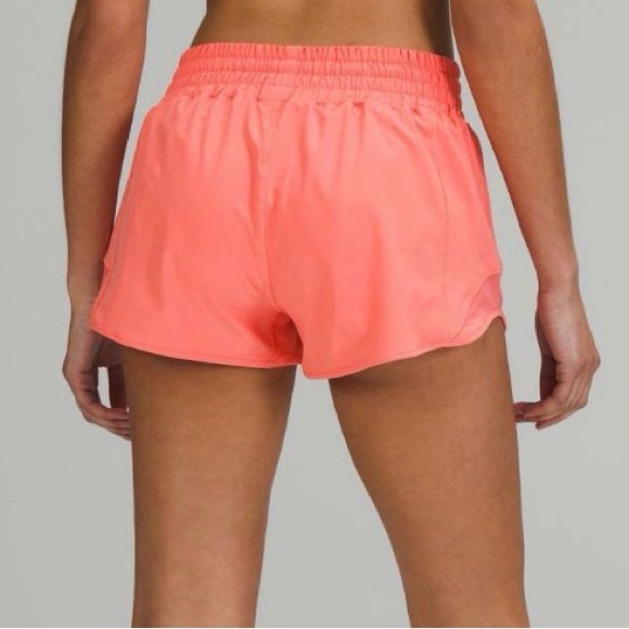 Lululemon Hotty Hot High-Rise Lined Short 2.5"
Raspberry Cream - Picture 2 of 6